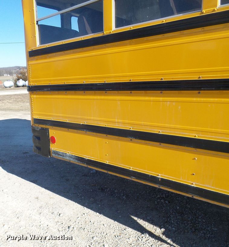 image for item DC2872 2000 International 3800  school bus