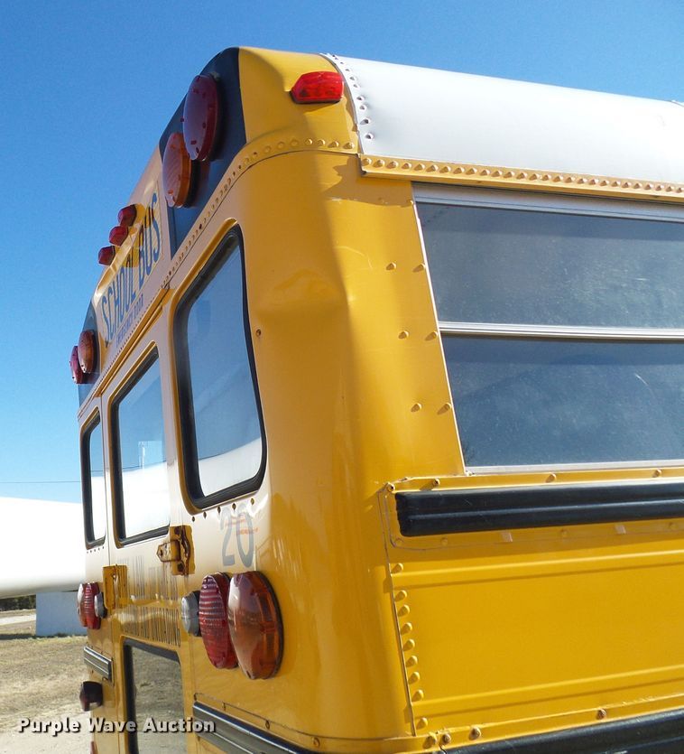 image for item DC2872 2000 International 3800  school bus