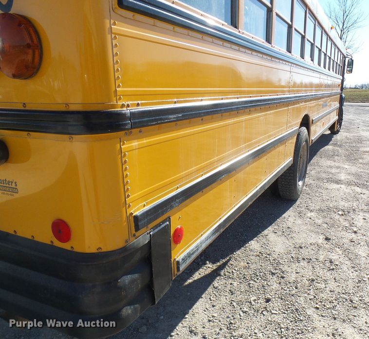 image for item DC2872 2000 International 3800  school bus