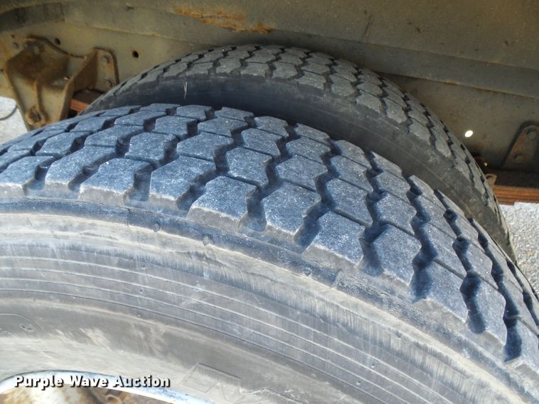 image for item DC2872 2000 International 3800  school bus