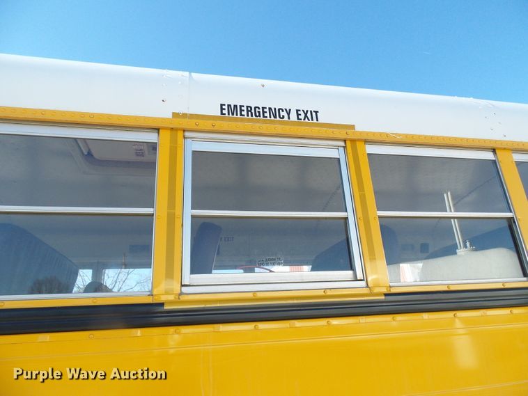 image for item DC2872 2000 International 3800  school bus