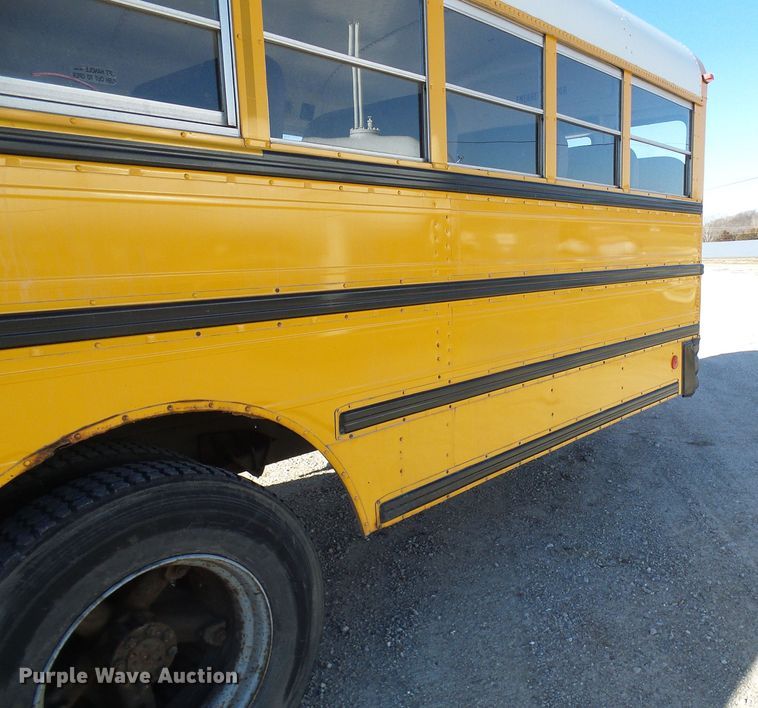 image for item DC2872 2000 International 3800  school bus