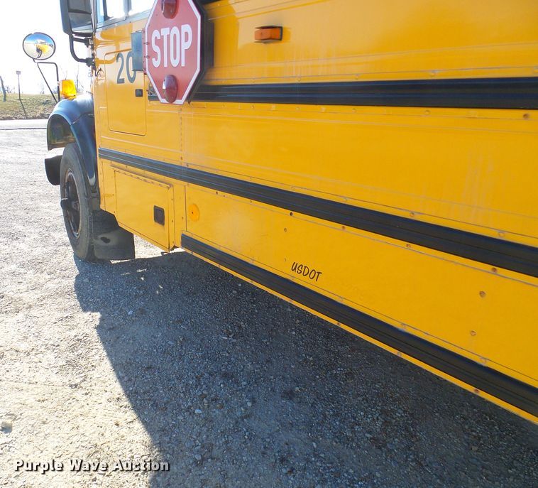image for item DC2872 2000 International 3800  school bus
