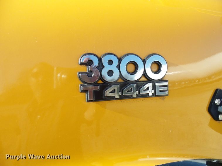 image for item DC2872 2000 International 3800  school bus