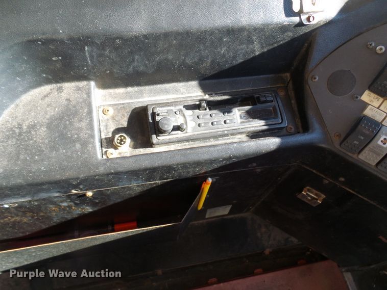 image for item DC2872 2000 International 3800  school bus