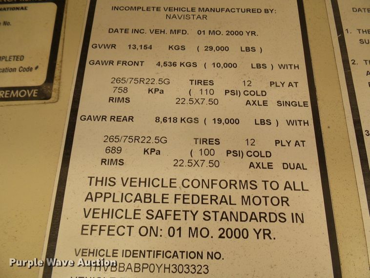 image for item DC2872 2000 International 3800  school bus