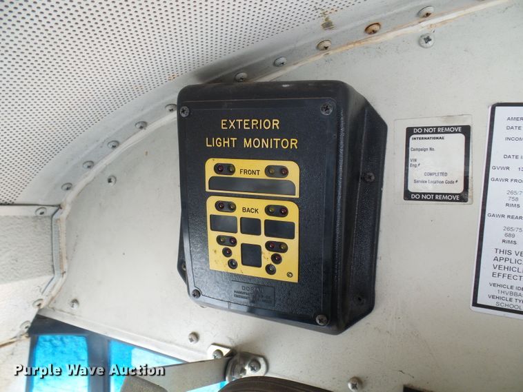 image for item DC2872 2000 International 3800  school bus