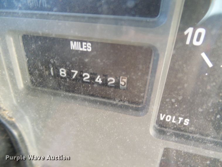 image for item DC2872 2000 International 3800  school bus