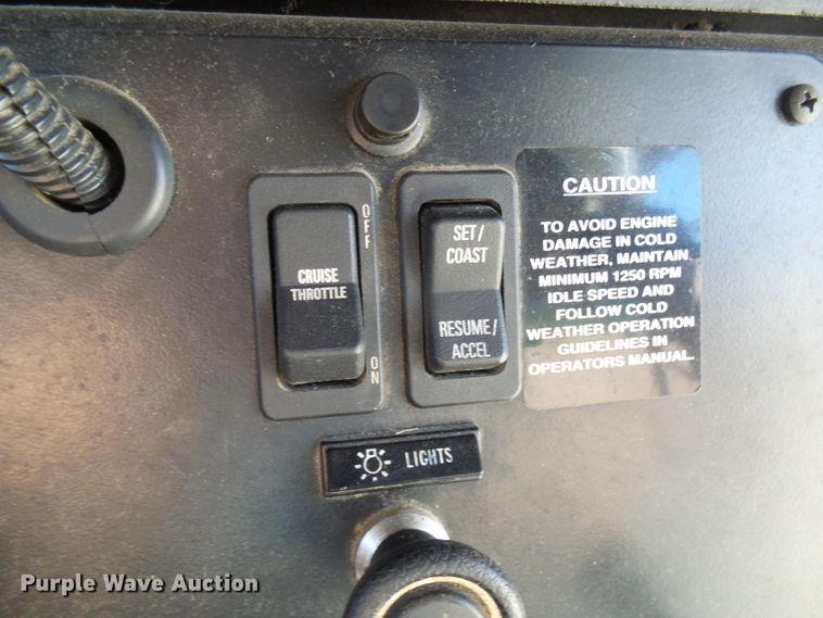 image for item DC2872 2000 International 3800  school bus