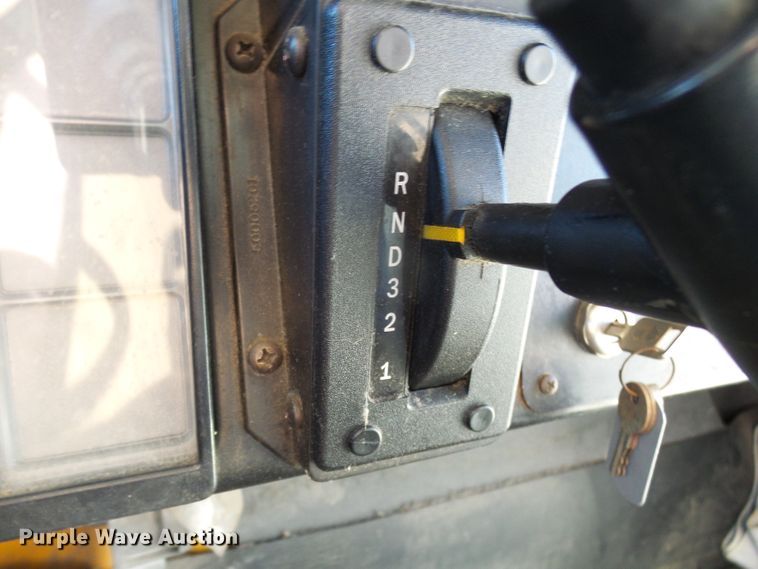 image for item DC2872 2000 International 3800  school bus