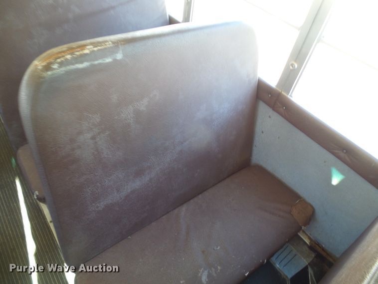 image for item DC2872 2000 International 3800  school bus