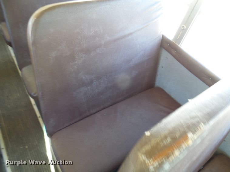 image for item DC2872 2000 International 3800  school bus