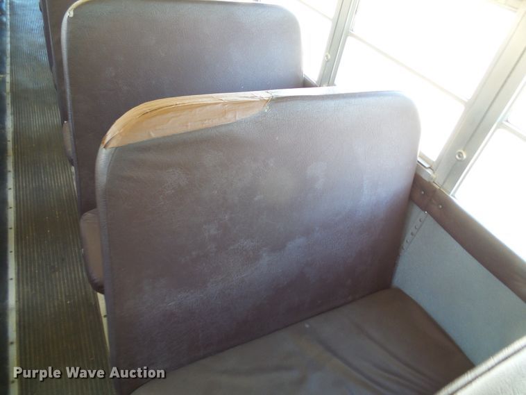 image for item DC2872 2000 International 3800  school bus