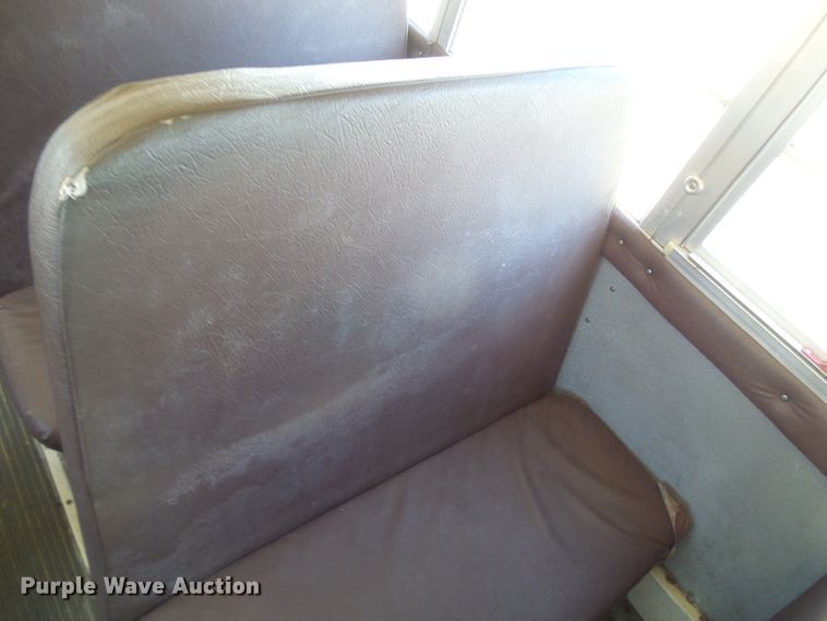 image for item DC2872 2000 International 3800  school bus