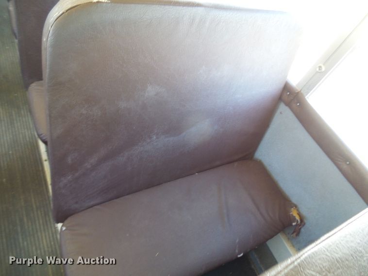 image for item DC2872 2000 International 3800  school bus