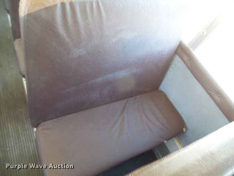 image for item DC2872 2000 International 3800  school bus