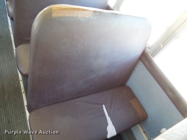 image for item DC2872 2000 International 3800  school bus