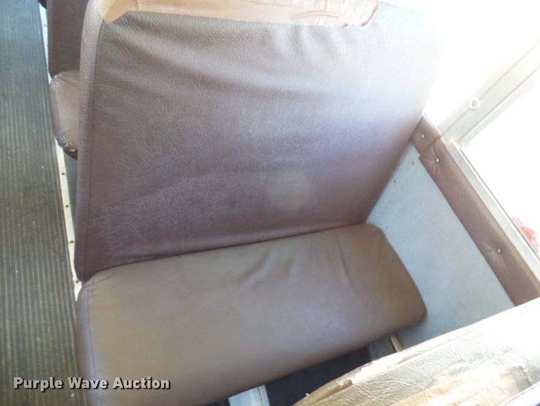 image for item DC2872 2000 International 3800  school bus