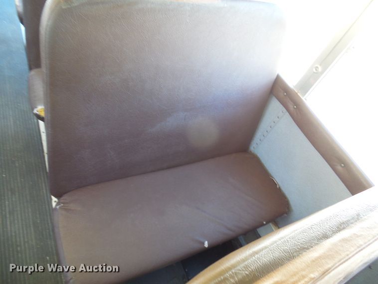 image for item DC2872 2000 International 3800  school bus