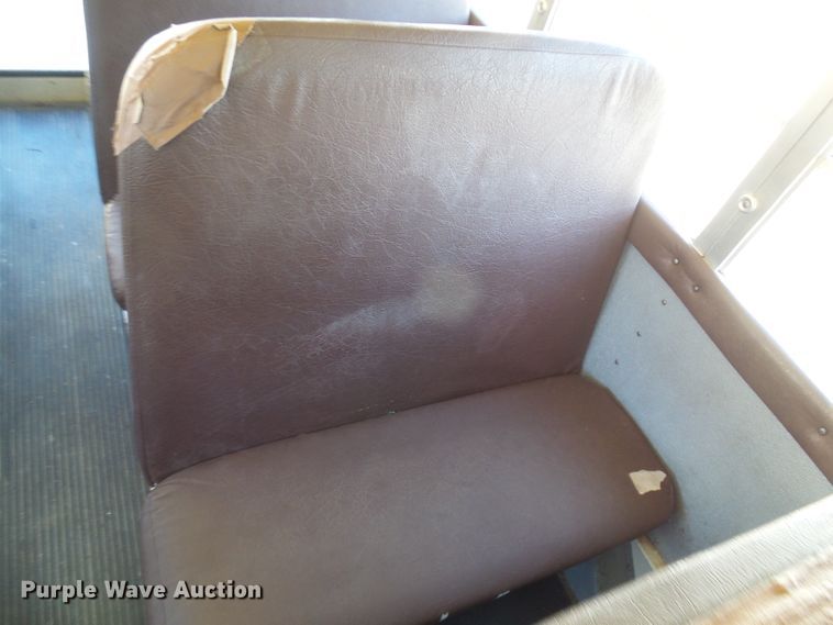 image for item DC2872 2000 International 3800  school bus