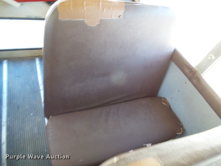 image for item DC2872 2000 International 3800  school bus