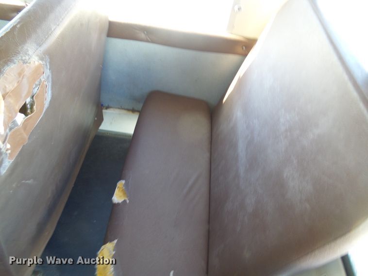 image for item DC2872 2000 International 3800  school bus