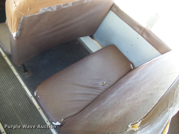 image for item DC2872 2000 International 3800  school bus