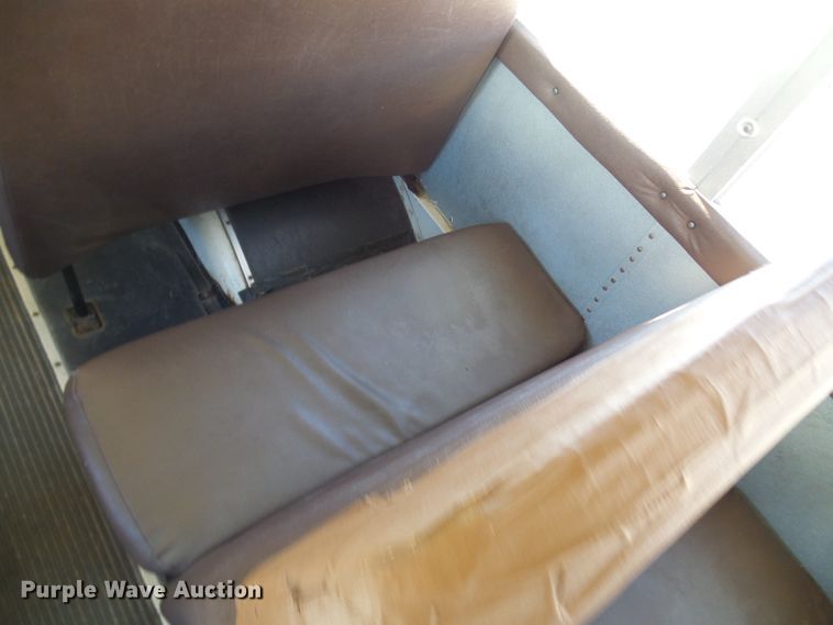 image for item DC2872 2000 International 3800  school bus