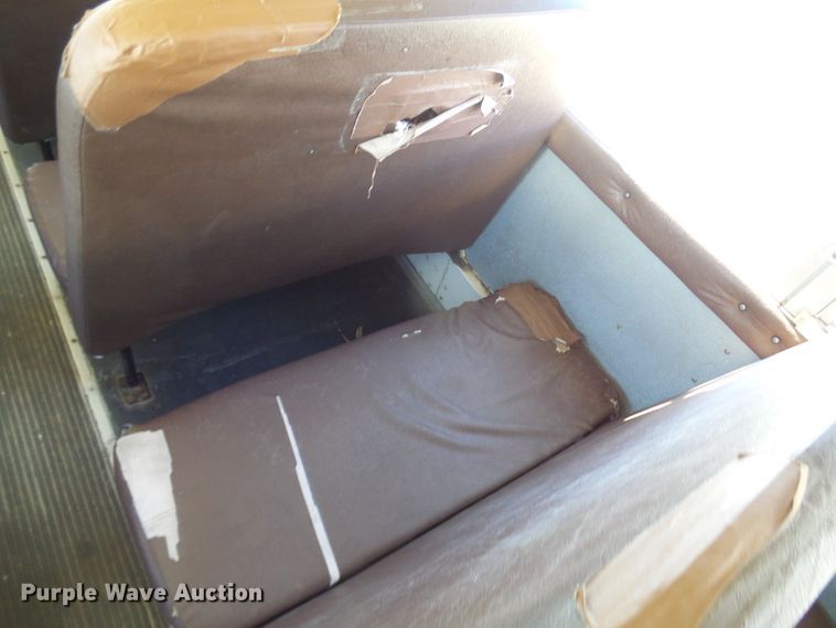 image for item DC2872 2000 International 3800  school bus