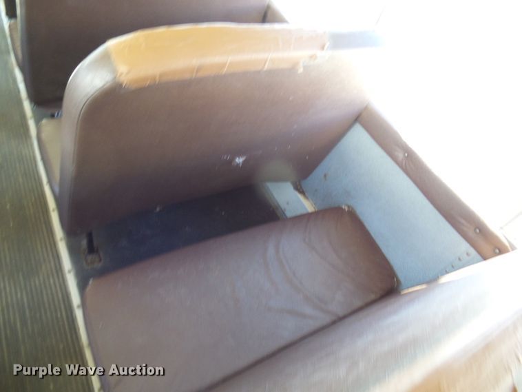 image for item DC2872 2000 International 3800  school bus