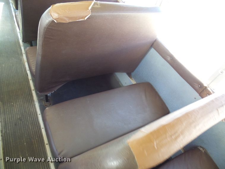 image for item DC2872 2000 International 3800  school bus