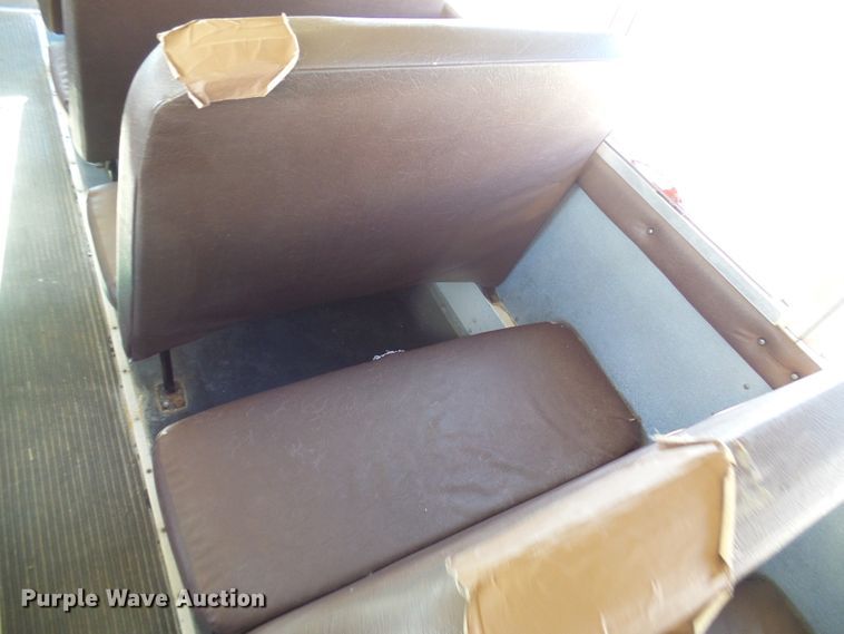 image for item DC2872 2000 International 3800  school bus