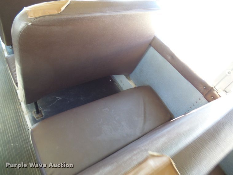 image for item DC2872 2000 International 3800  school bus