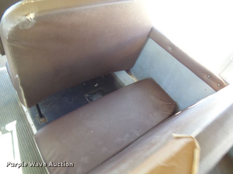 image for item DC2872 2000 International 3800  school bus