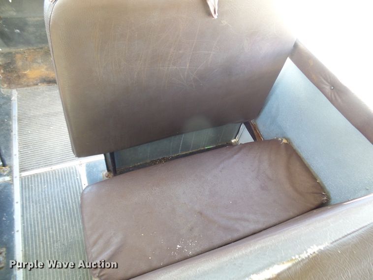 image for item DC2872 2000 International 3800  school bus