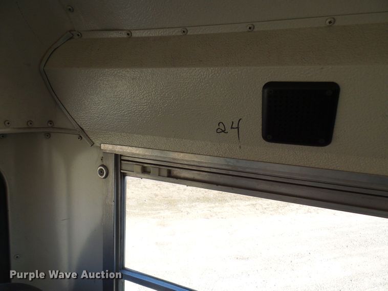 image for item DC2872 2000 International 3800  school bus