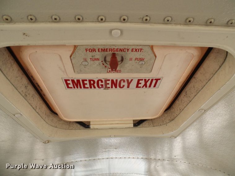 image for item DC2872 2000 International 3800  school bus