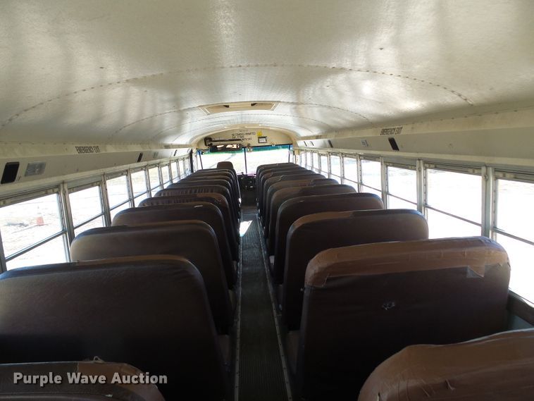 image for item DC2872 2000 International 3800  school bus