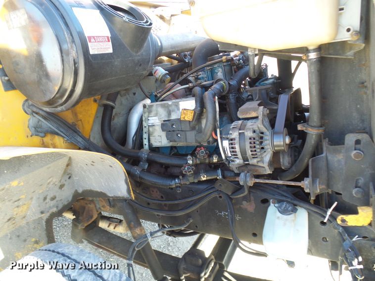 image for item DC2872 2000 International 3800  school bus