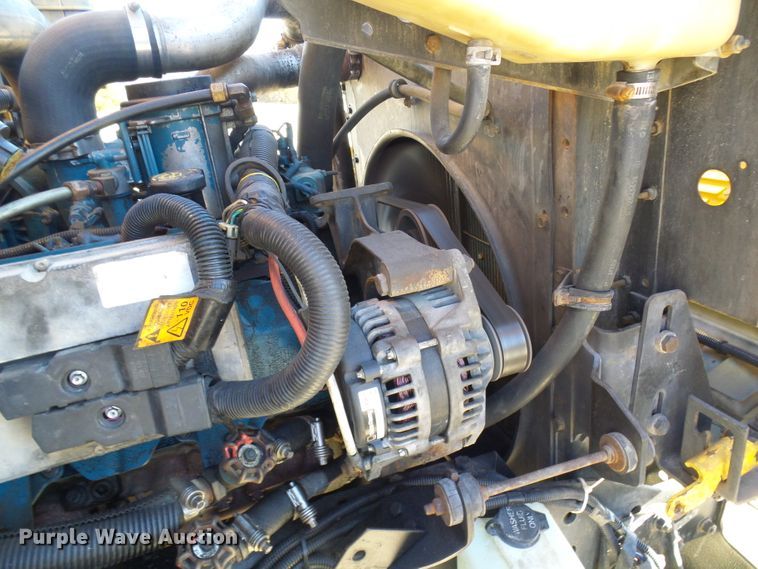 image for item DC2872 2000 International 3800  school bus