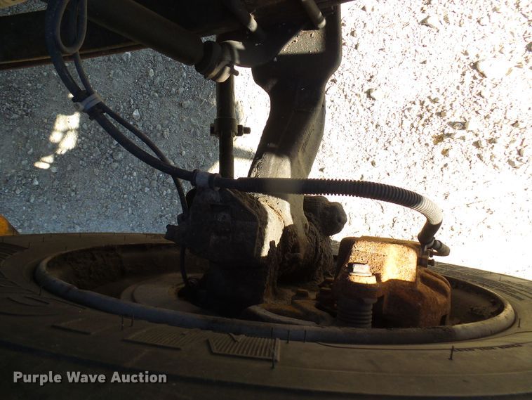 image for item DC2872 2000 International 3800  school bus