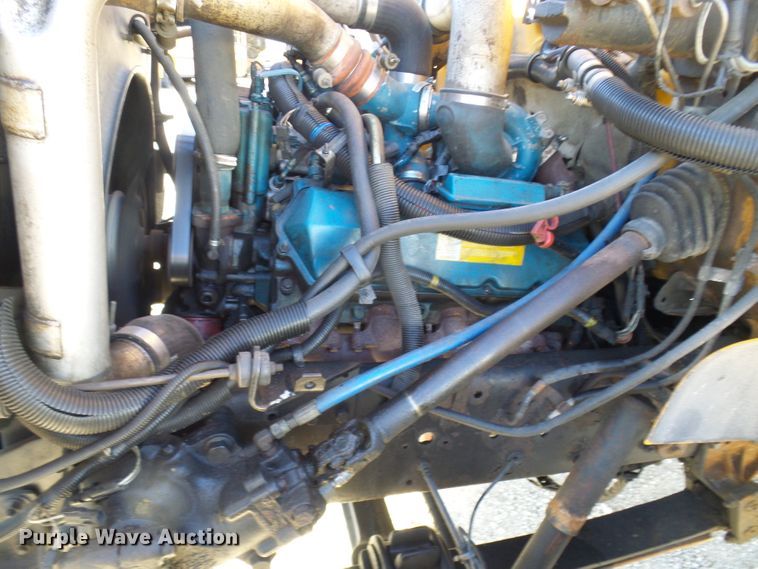 image for item DC2872 2000 International 3800  school bus