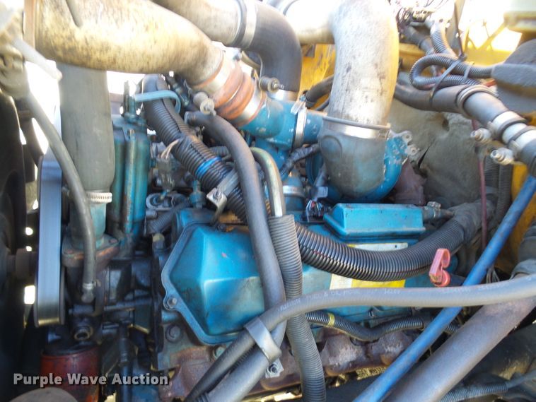 image for item DC2872 2000 International 3800  school bus