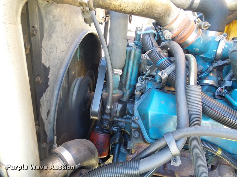 image for item DC2872 2000 International 3800  school bus