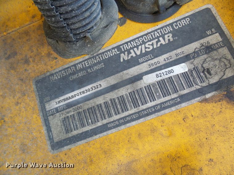 image for item DC2872 2000 International 3800  school bus