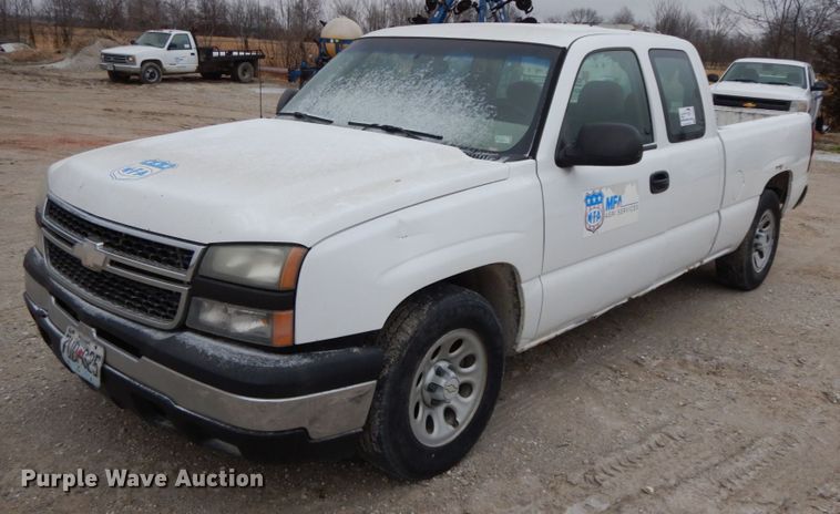 image for item DF6346 2006 Chevrolet Silverado 1500  Ext. Cab pickup truck