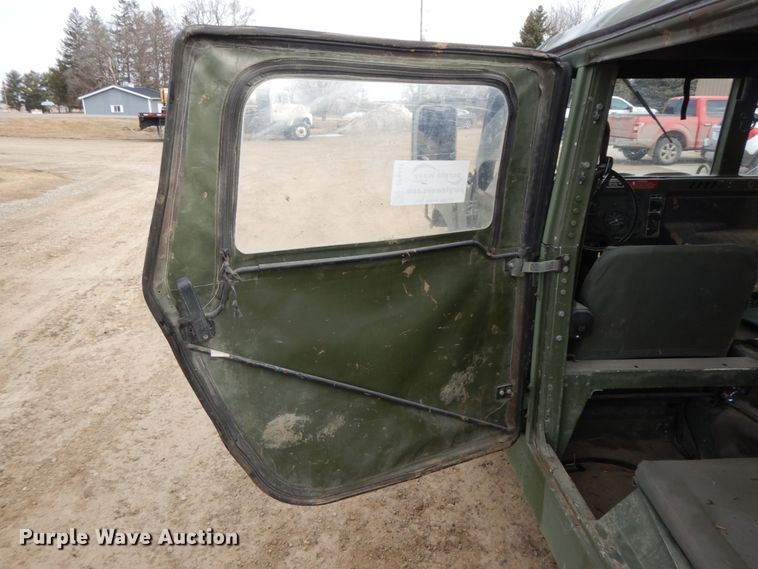 image for item DF6491 1990 Am General M998 Humvee  SUV