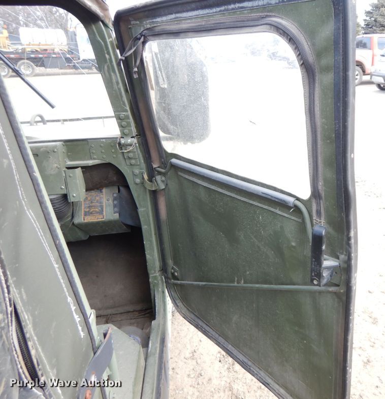 image for item DF6491 1990 Am General M998 Humvee  SUV