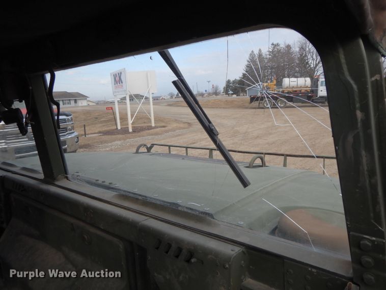 image for item DF6491 1990 Am General M998 Humvee  SUV