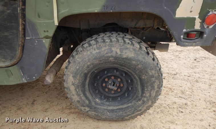 image for item DF6491 1990 Am General M998 Humvee  SUV